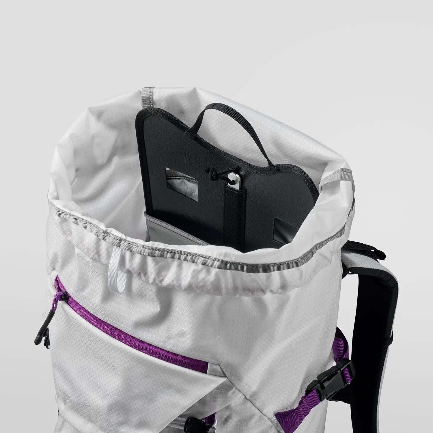 Granite 32 Backpack (Chalk/black)